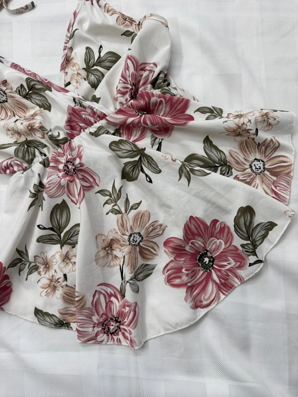 SHEIN White Floral Tie-Strap V-Neck Cami Top - Pink & Green - Picture 5 of 10